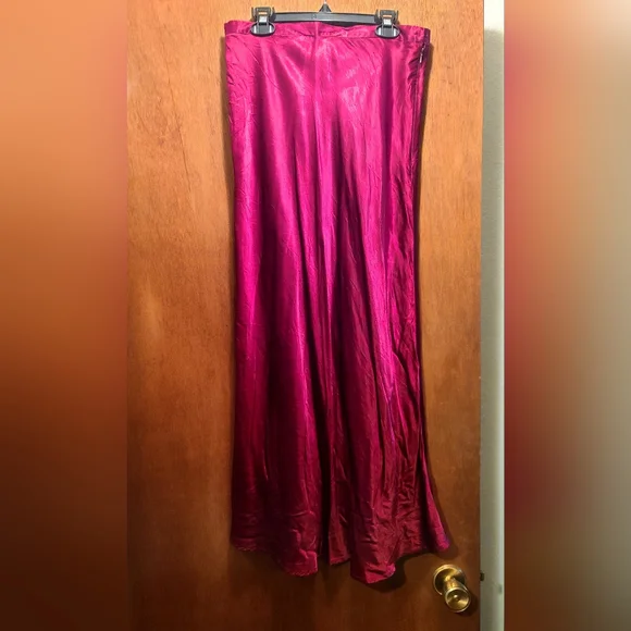 COPY - STUNNING vintage Las Vidas deep red wine color silk like maxi skirt sz10 - Picture 3 of 7